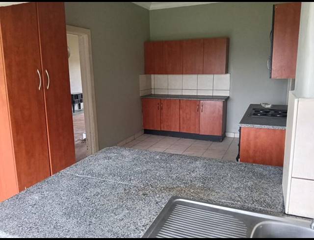 2 BEDROOM PROPERTY TO RENT IN SELECTION PARK
